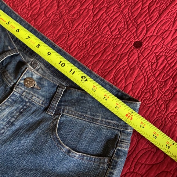 5/$25 Riders by Lee Jean Capris - Picture 3 of 9